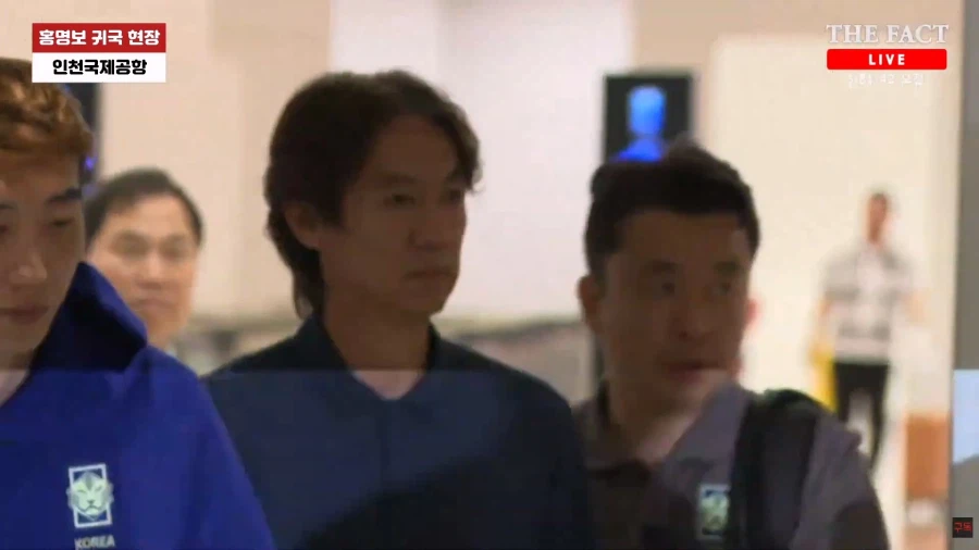 홍명보 인천공항 탈출 성공