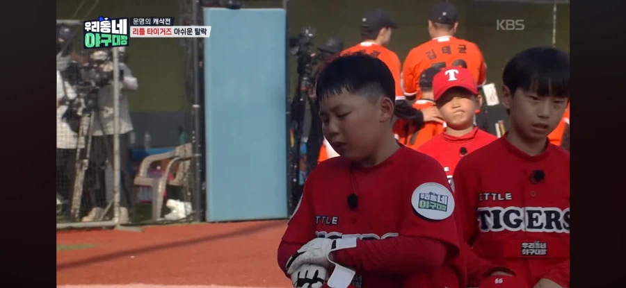 자책하는 막내를 본 초등야구 주장.jpg
