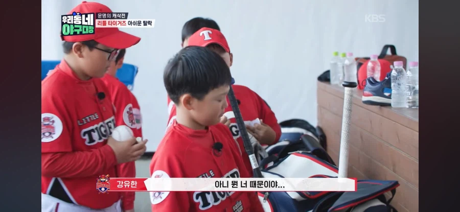 자책하는 막내를 본 초등야구 주장.jpg