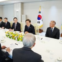 李대통령..'돼지 눈에는 돼지 보여'