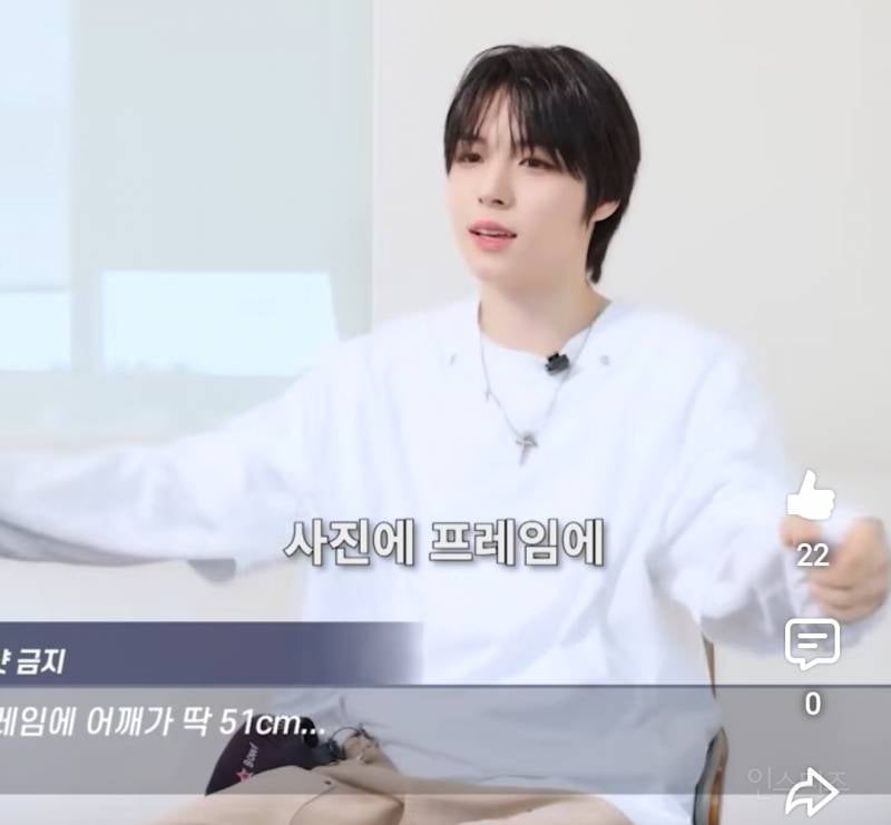 어깨가 넓어 에티켓을 못지킨 아이돌..jpg