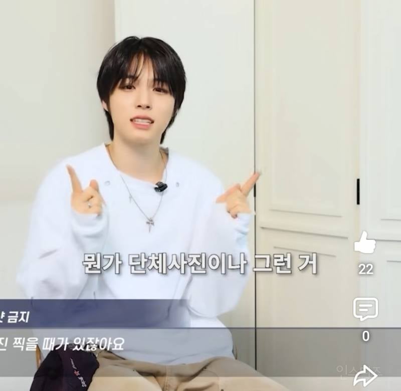 어깨가 넓어 에티켓을 못지킨 아이돌..jpg