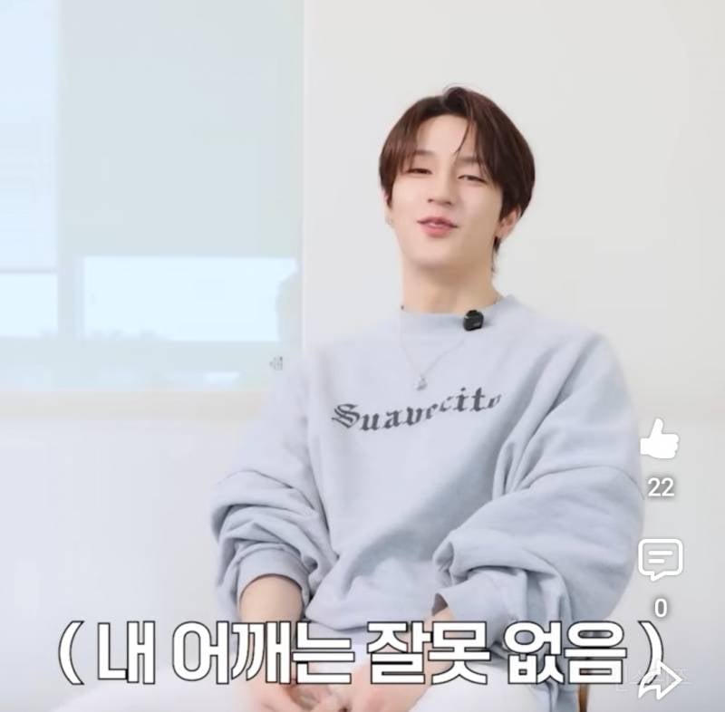 어깨가 넓어 에티켓을 못지킨 아이돌..jpg
