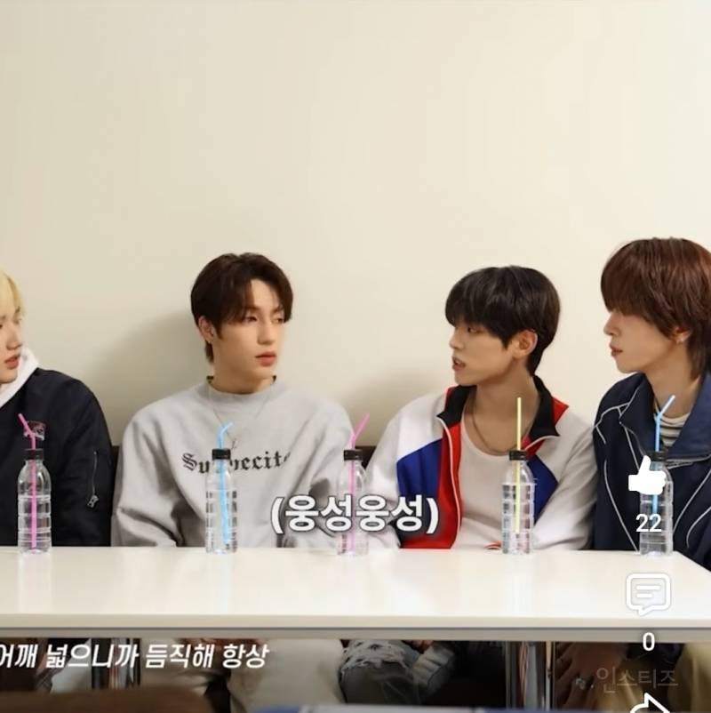 어깨가 넓어 에티켓을 못지킨 아이돌..jpg