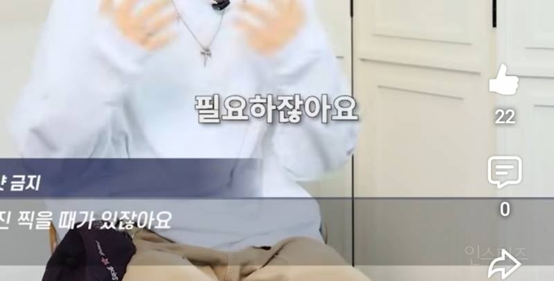 어깨가 넓어 에티켓을 못지킨 아이돌..jpg