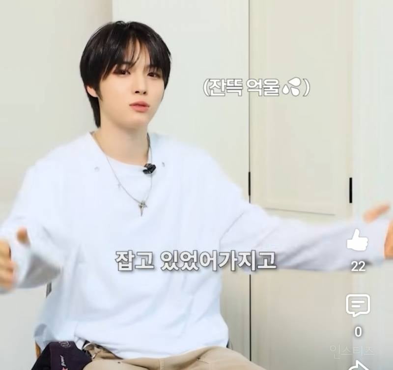 어깨가 넓어 에티켓을 못지킨 아이돌..jpg