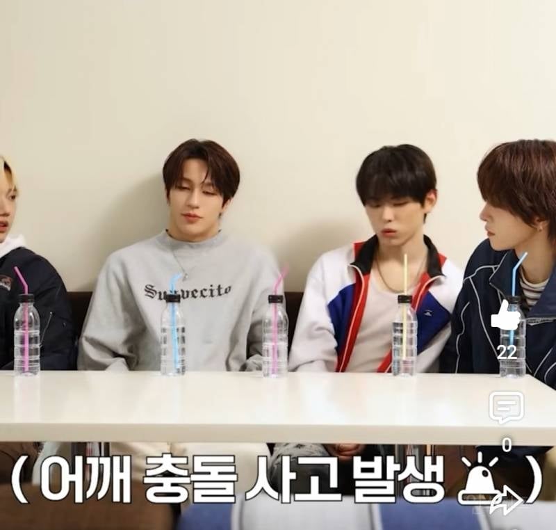 어깨가 넓어 에티켓을 못지킨 아이돌..jpg