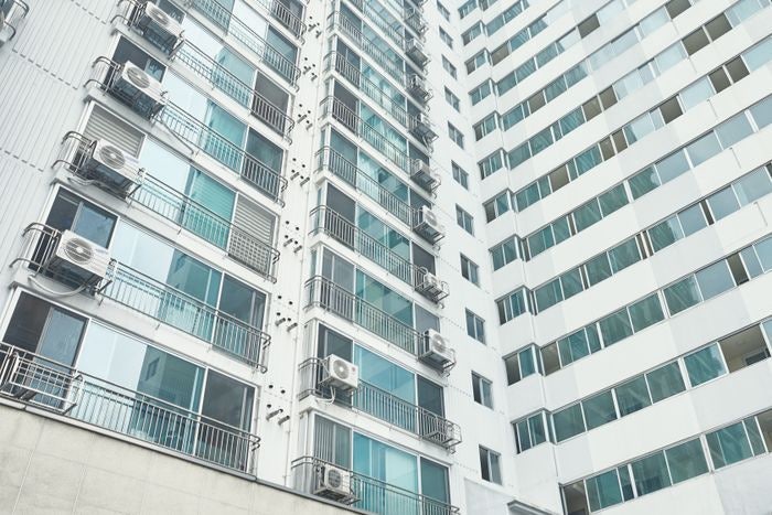 '외도' 40대 남편, 창밖으로 아내 던지려 했다...'임신' 중 상해