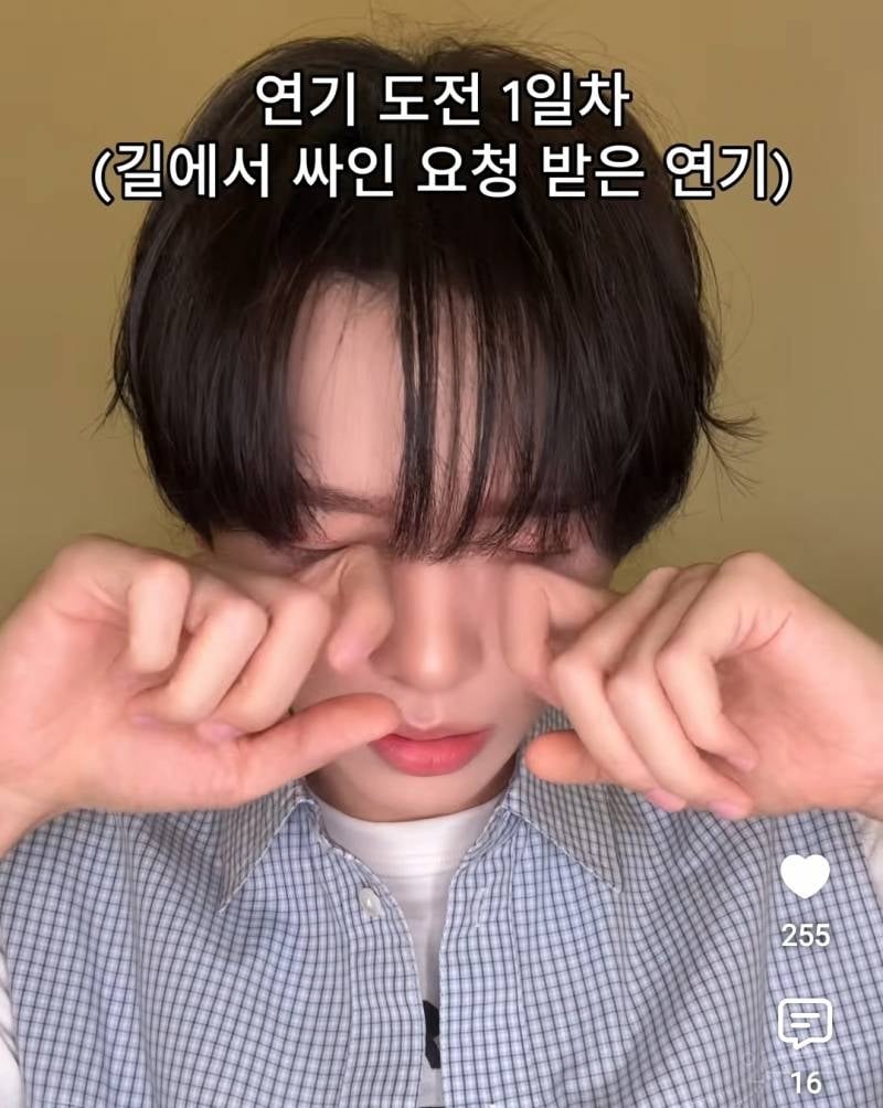 길에서 싸인 요청 받은 연기 보여주는 아이돌.jpg