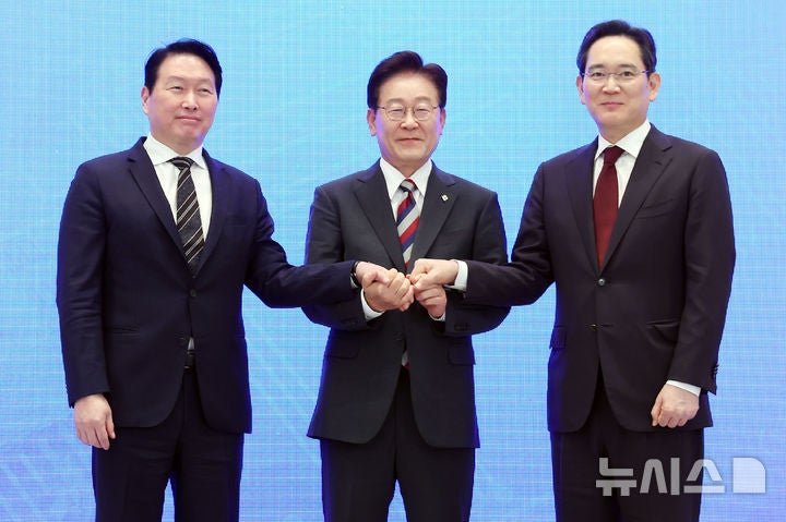 이 대통령, 아산서 충청권 첨단산업 비전 보고회