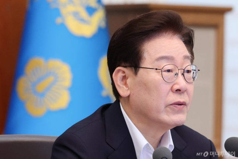 이 대통령, 아산서 충청권 첨단산업 비전 보고회