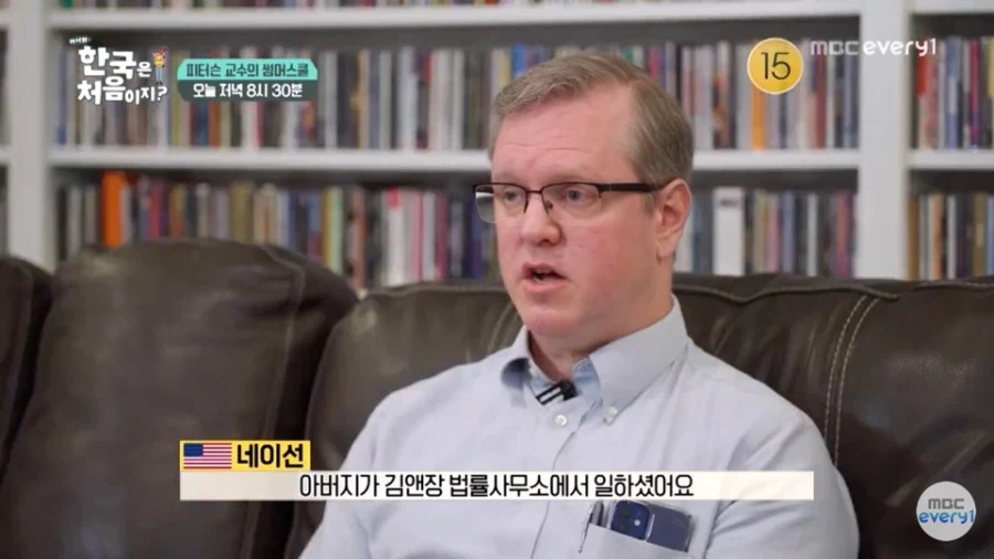 80년대 재현한 거리 고증이 틀렸다고 지적하는 미국인