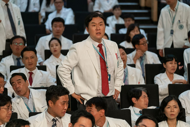 배우 윤경호를 처음 본 작품은?.jpg