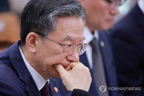 정성호, '여고생 살해범' 부친 증거인멸에 "친족특례 개선 검토"