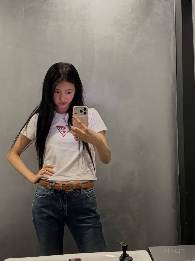 오늘자 게스 배수지 인스타그램 업데이트.jpg
