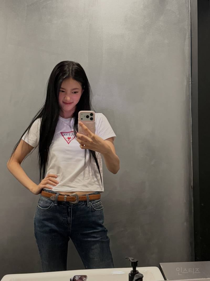 오늘자 게스 배수지 인스타그램 업데이트.jpg
