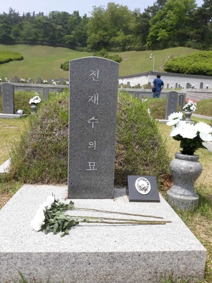 5.18 당시 군인아저씨 보고 반가워서 손 흔들었다가 난사당해 죽은 초등학생