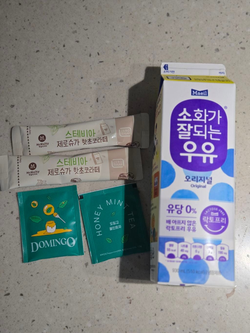 민초단들 집에서 항상 민트초코 쟁여두고 우유 마시는 법.jpg