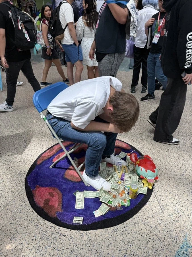 코스프레하고 불쌍하다고 돈받은 사람.jpg