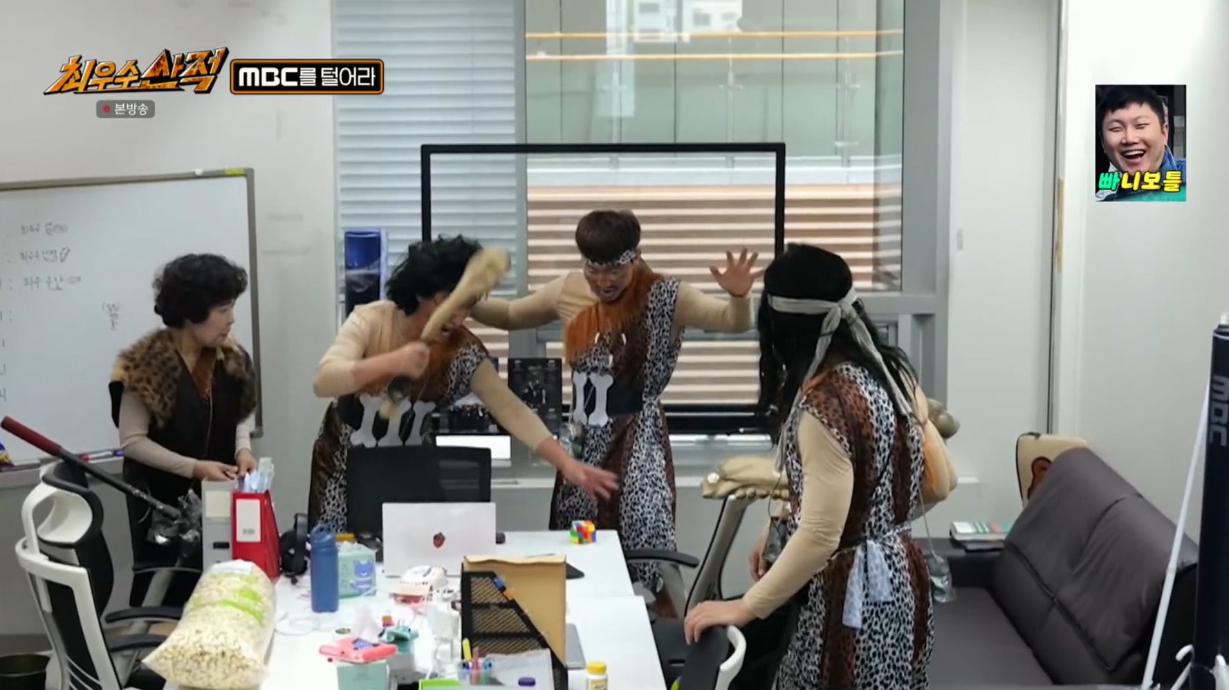 화나서 방송국 사무실 쳐들어간 개그맨들.jpg