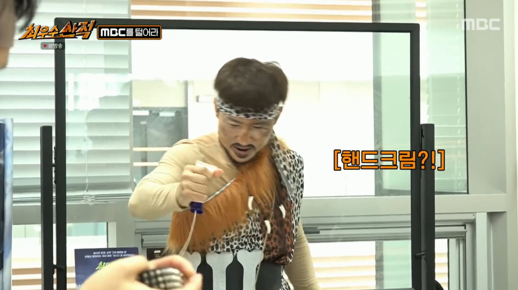 화나서 방송국 사무실 쳐들어간 개그맨들.jpg