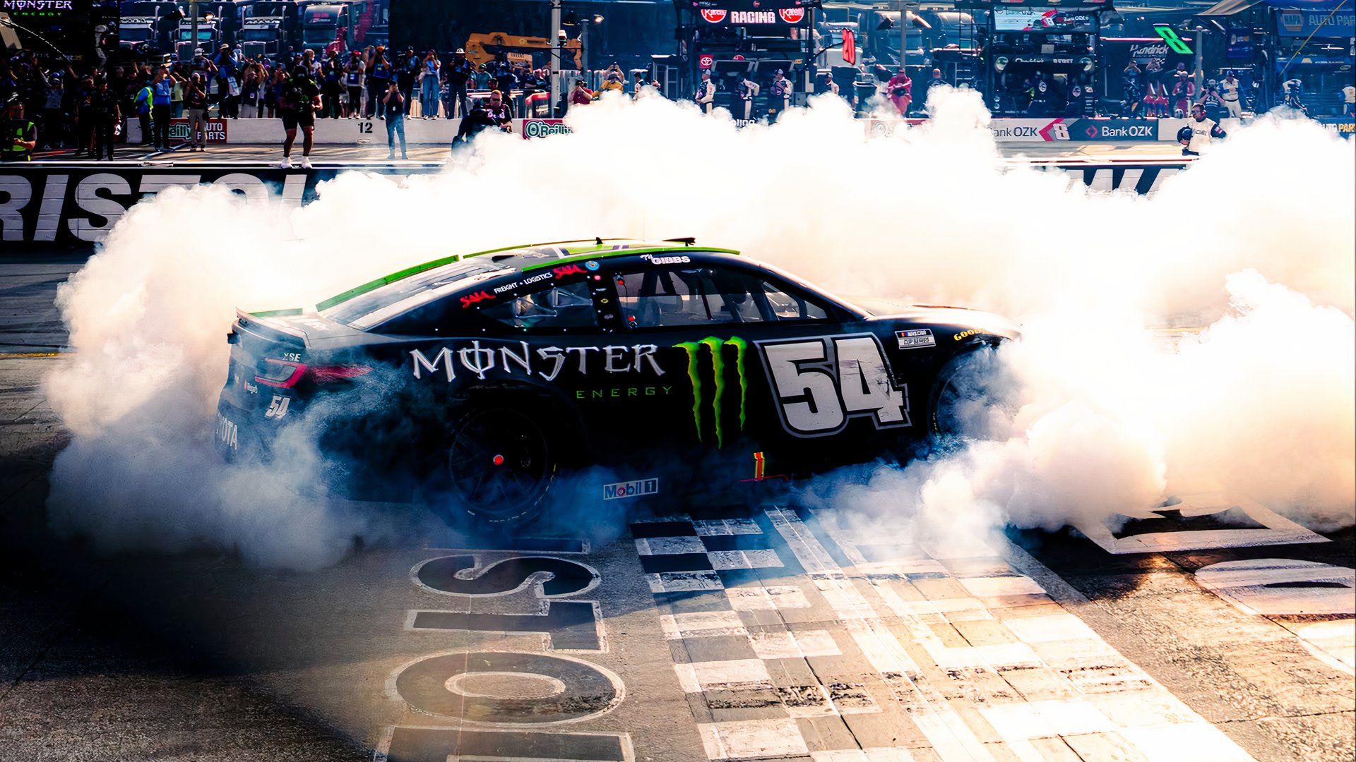 NASCAR 차량은 실제로 얼마나 빠를까?
