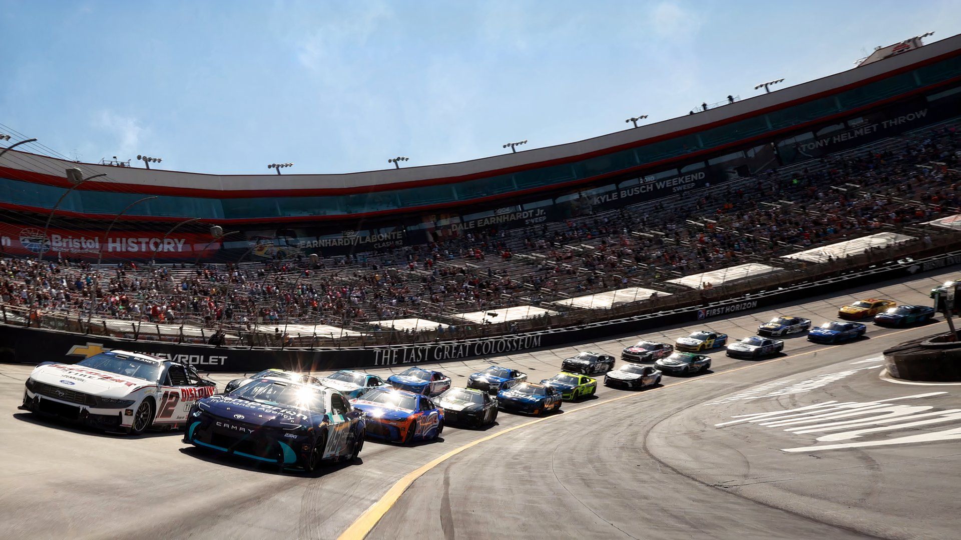NASCAR 차량은 실제로 얼마나 빠를까?