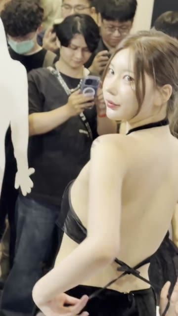 박람회의 여자 (1)