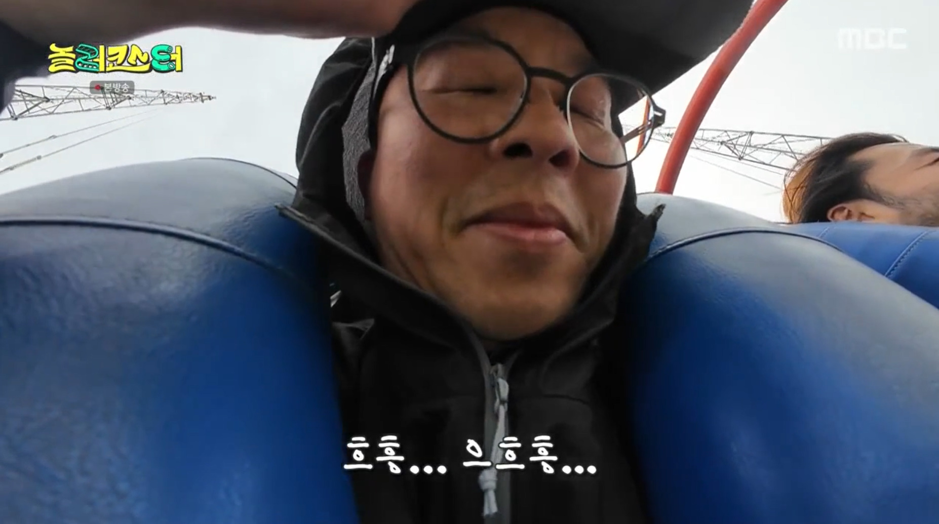 놀이공원 좋아하면 꼭 타봐야 한다는 신박한 놀이기구.jpg