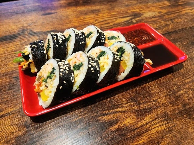 김밥을 처음 만들어본 외국인
