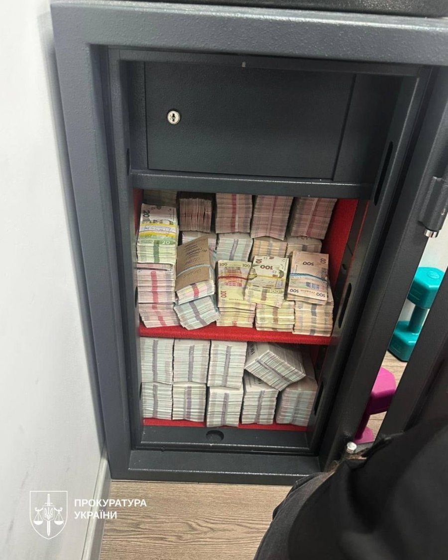 [우크라이나]  프랑스 친러 후보 출마선언, 러시아 석유시설 타격, 2천억대 횡령, 전장 영상, 강제징병등