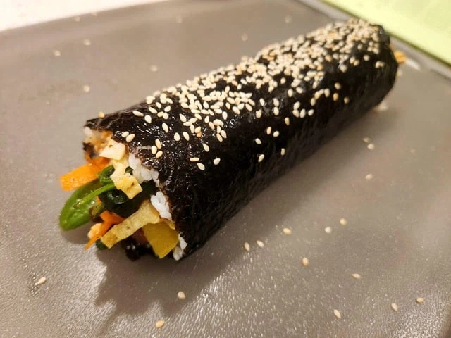 김밥을 처음 만들어본 외국인