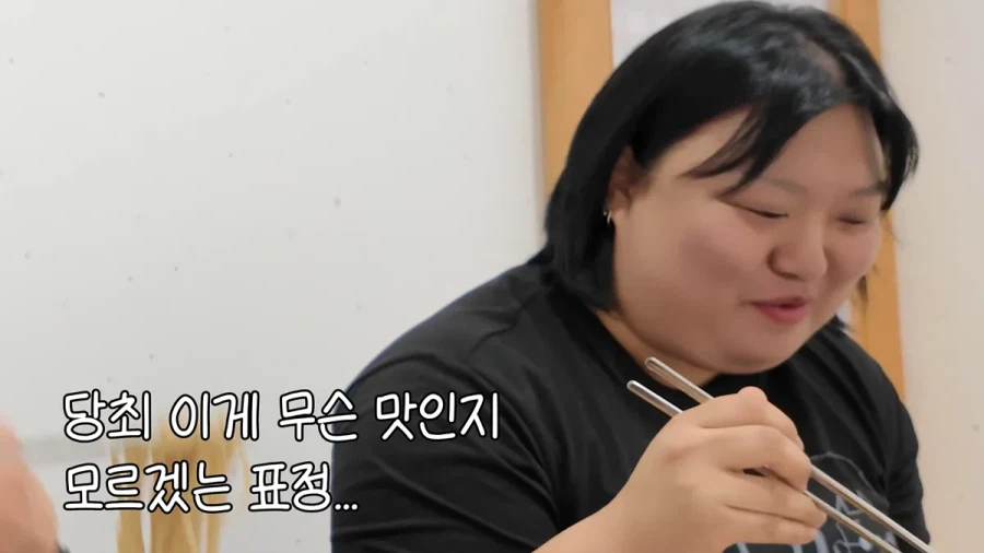 평양냉면 처음 먹어 본다는 가수 조권.jpg