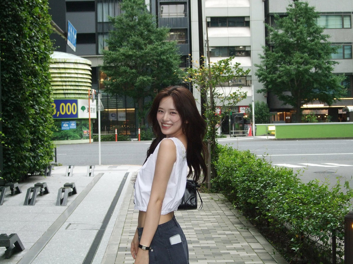 안유진 닮은 꼴로 불리는 중인 신인 남자 아이돌.jpg