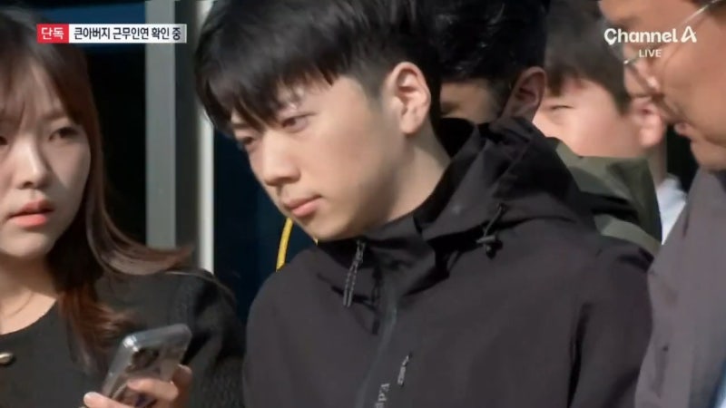 장윤기 큰아버지.  현직 경찰 중간 간부 로 확인