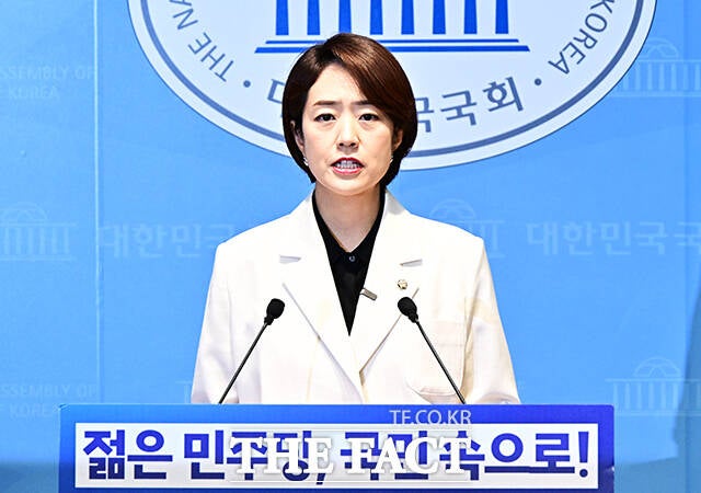민주 당권 5파전 송영길•고민정도 출사표..투표방식 신경전