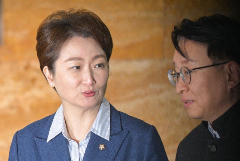 단독] 경찰, '이언주 합성 음란물 게시' 기업인 압수수색