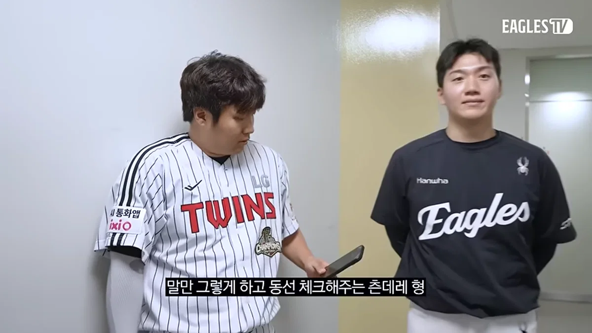 외국인 선수가 한국에 야구하러왔는데 11년동안 좋아한 아이돌이 시구하러옴... 근데 그게 상대팀인..