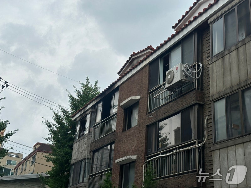 은평 빌라 화재로 초등생 남매 참변…"펑 소리 뒤 창문 떨어져"