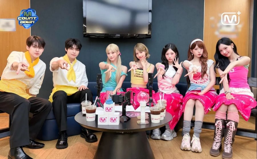 리센느 오늘 엠카 무대의상 사진