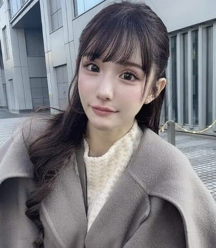 성형 수술에 2억 4천만원 쓰고 과거 사진 공개한 일본 인플루언서.jpg