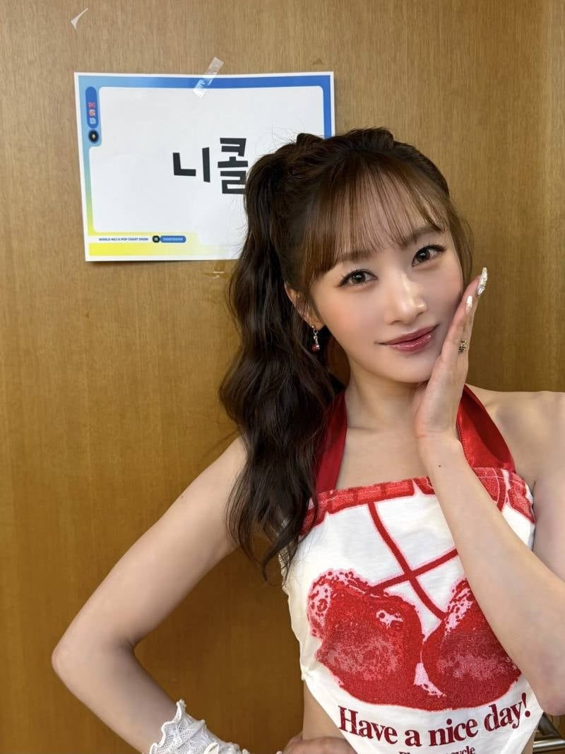 리센느 샤라웃에 18년만에 프리티걸 무대 선 니콜