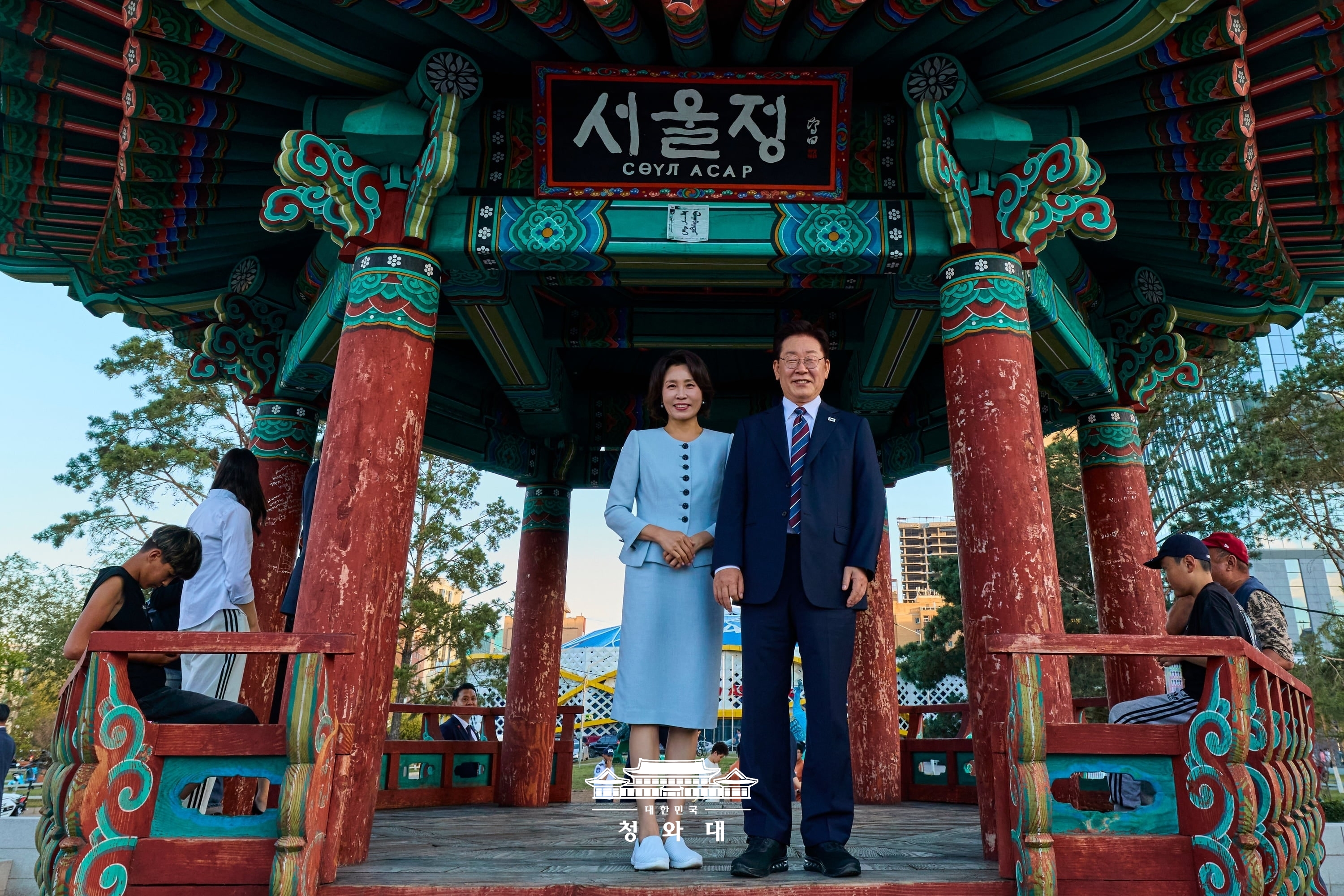 이재명 대통령 부부, 몽골 울란바타르 ‘서울의 거리’ 방문