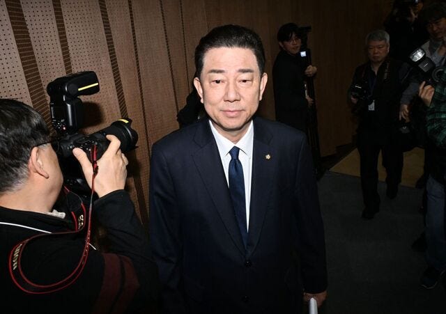 김병기 前 보좌관 “업비트 수수료 올려라” 압박 빗썸 지원 의혹