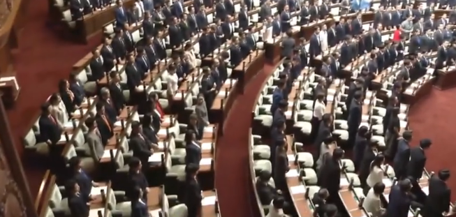 총리는 되지만 여왕은 안돼…日 ‘여왕 제한법’ 통과