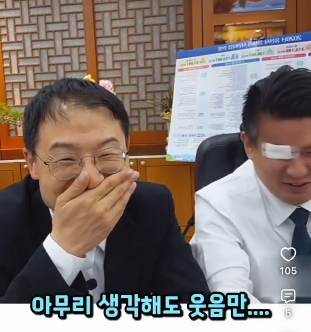 울산 시청 마당에 김두겸 전 시장이 수십억 들여서 벼농사를 지었대.twt