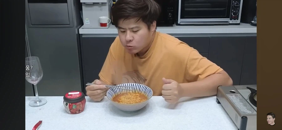 인방) 신라면 더 레드를 처음 먹어본 똘똘똘이