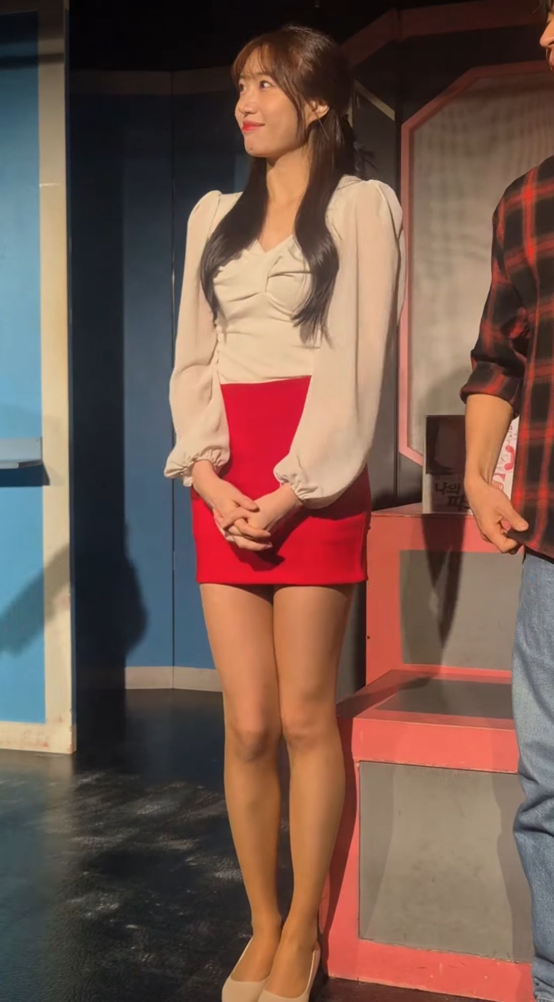 현실 7의 여자일듯한 여성.jpg