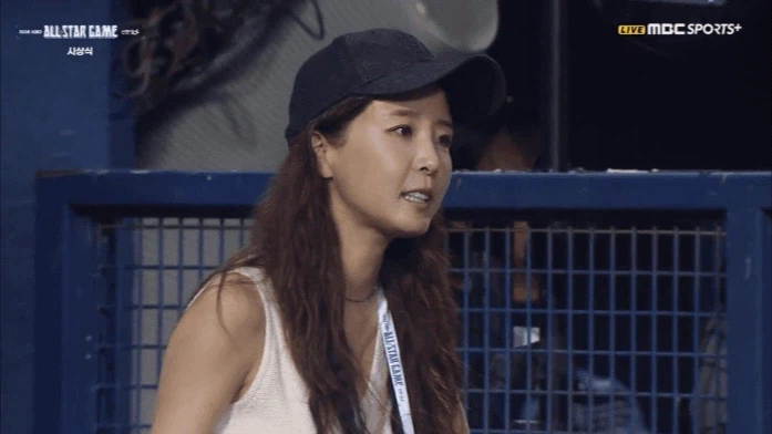 야구) 류현진 괴롭히는 류현진 아들과 그걸 지켜보는 엄마
