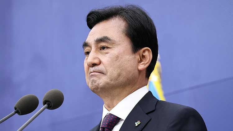 "탈영보다 더한 내용 있나"..안규백 병적기록 공개 압박